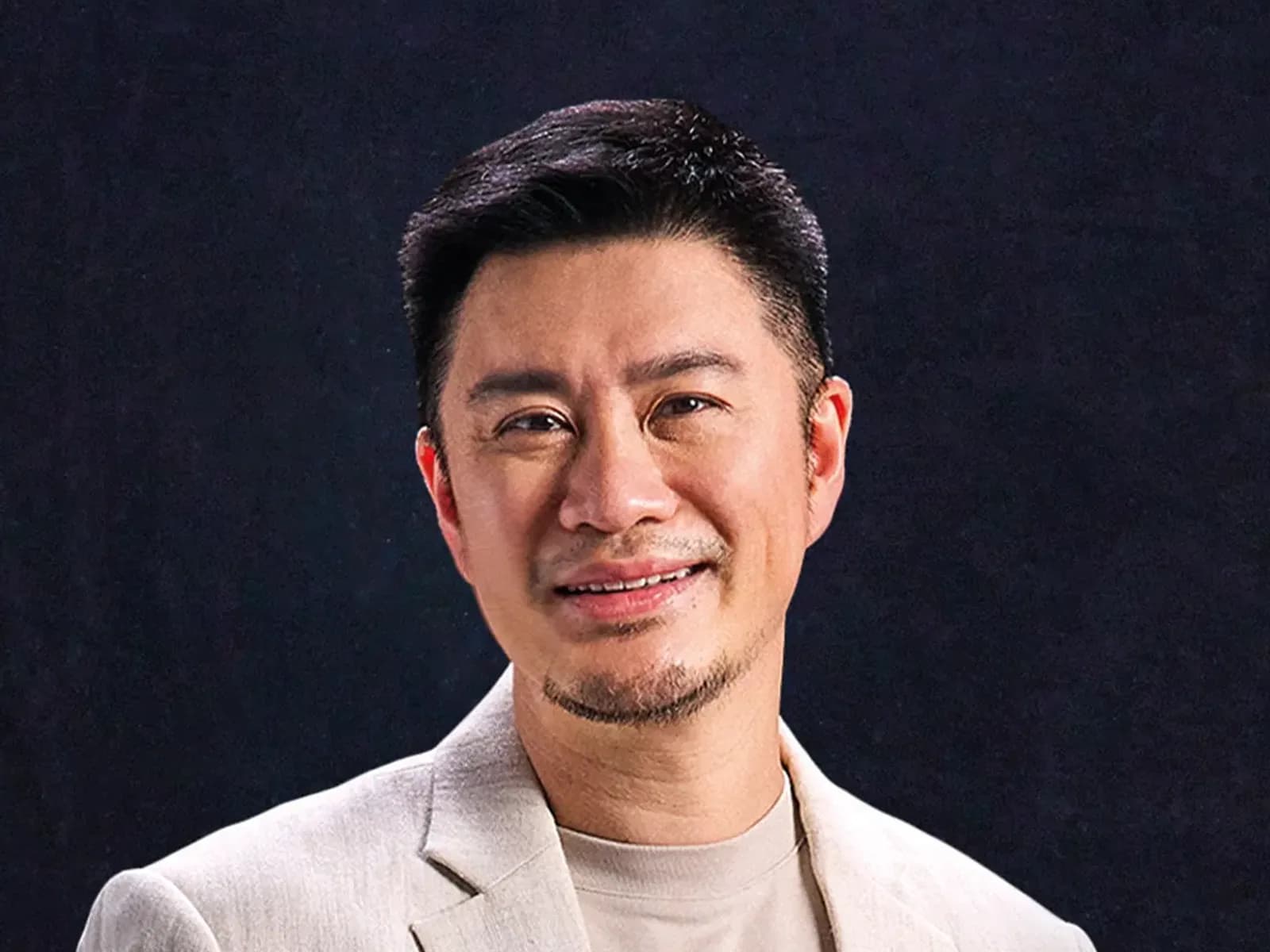 Dr Siew Tuck Wah is the Medical Director of Radium Medical Aesthetics, a leading voice in anti-ageing, aesthetic, and regenerative wellness medicine in Singapore.
